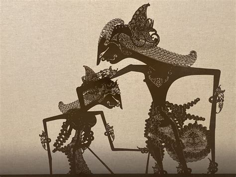  Tarian Wayang: Składane z Niebiańskich Tkanin Sceny Tańca Cieni!